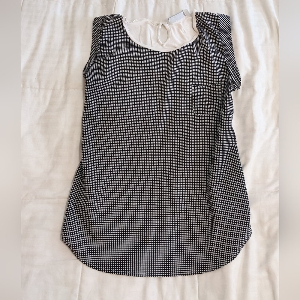 NEW York & Company geometric print lightweight top size extra small